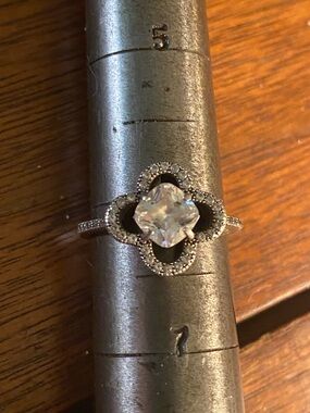 PRETTY FLOWER STYLE STERLING SILVER 925 ROUND CUT CZ CUBIC ZIRCONIA RING SZ 6